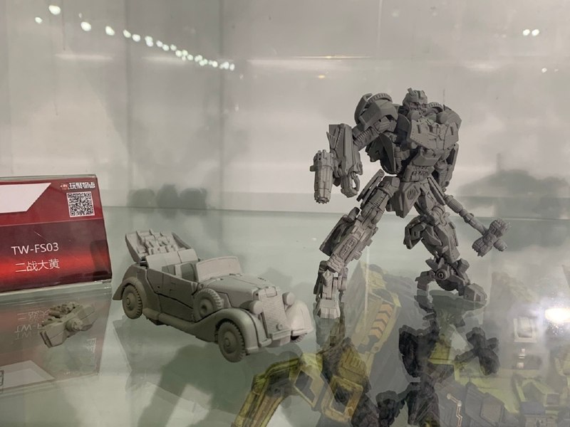 Toyworld Shows Unofficial The Last Knight Bulldog Tank And WWII Bumblebee Prototypes 11 (11 of 11)